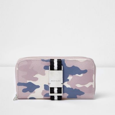 Girls pink camo trifold purse